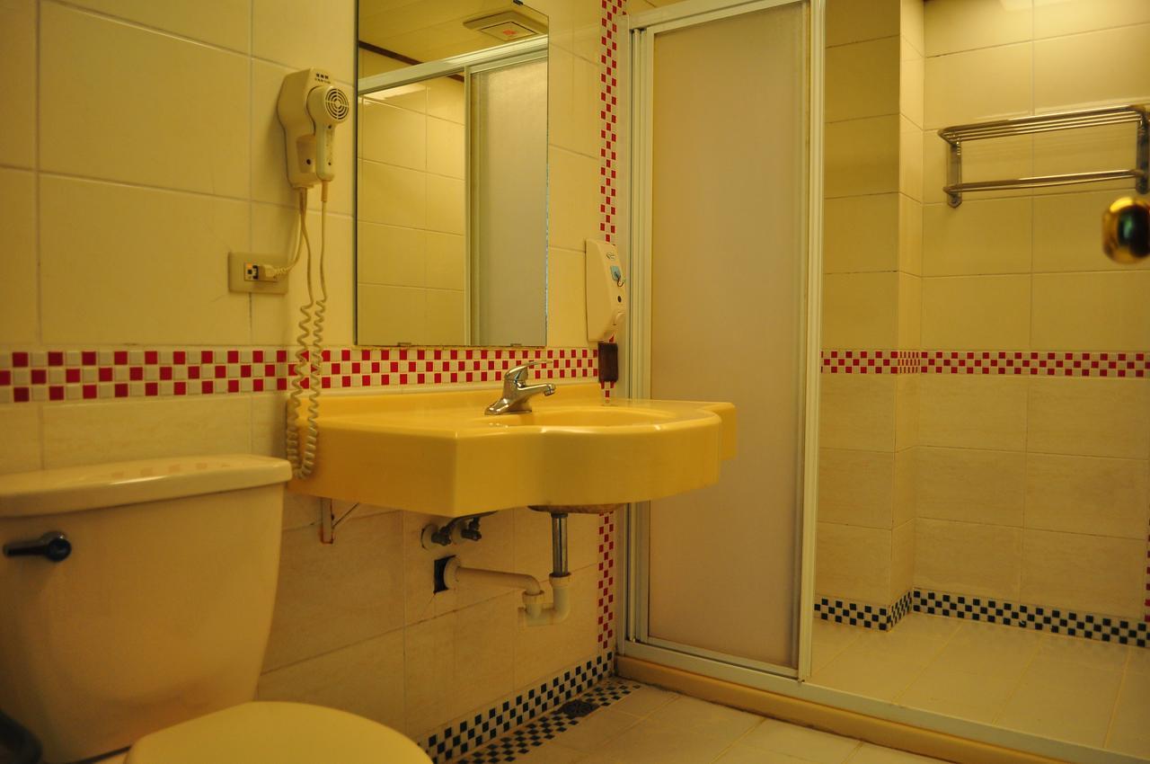 Fly House Backpacker Guesthouse Hualien Extérieur photo