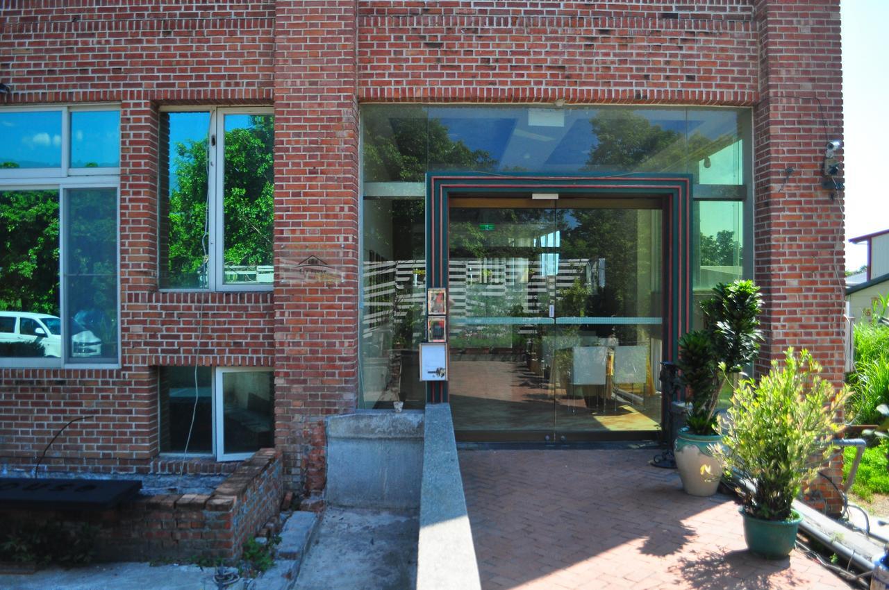 Fly House Backpacker Guesthouse Hualien Extérieur photo